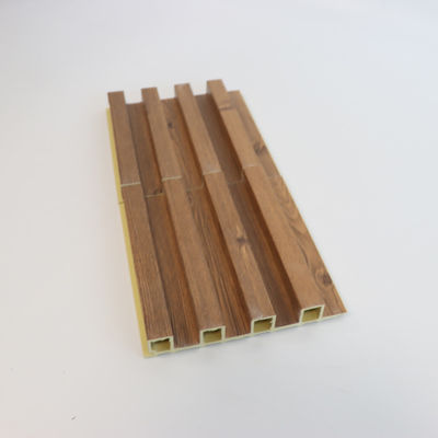 Revêtement de revêtement composé en plastique cannelé de PVC de WPC de mur de panneau en bois d'intérieur intérieur de décor