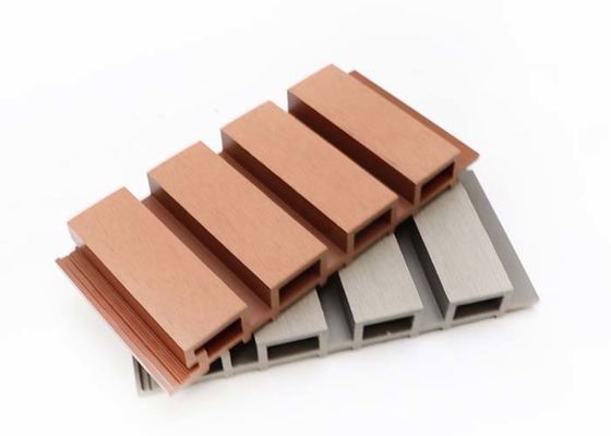 panneau de mur extérieur extérieur du revêtement WPC de mur de 219x26mm WPC 2.8m