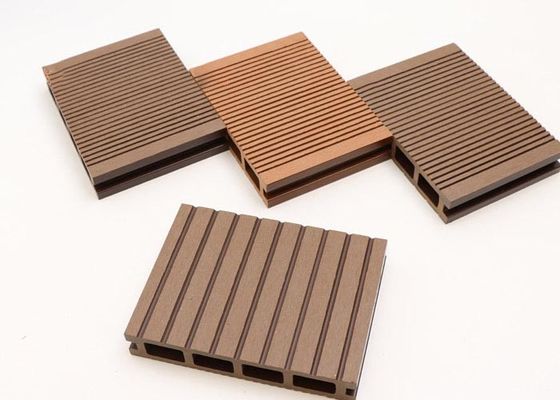 Imperméabilisez non le bois extérieur de Decking du glissement WPC parquetant le Decking en plastique