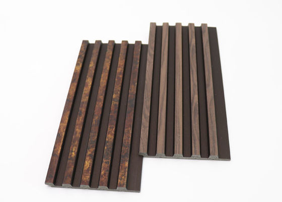 Mur 3D en bois intérieur de picoseconde de bâti de corniche lambrissant la décoration imperméable