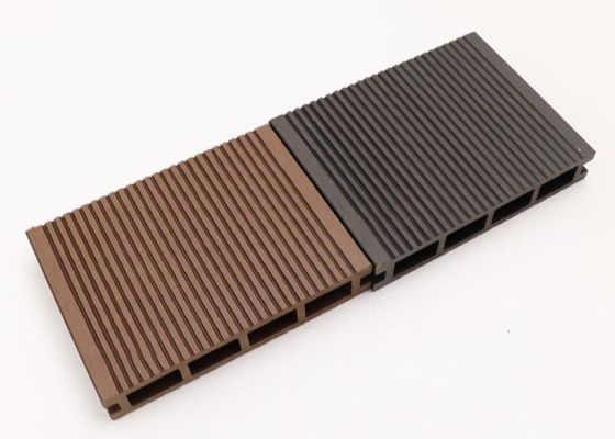 Le Decking en bois extérieur 3D du grain WPC a gravé le plancher en refief composé en plastique en bois