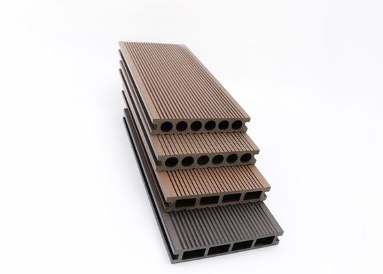 le Decking de l'extrusion WPC de 140x25mm Co a réutilisé le plancher composé en plastique en bois