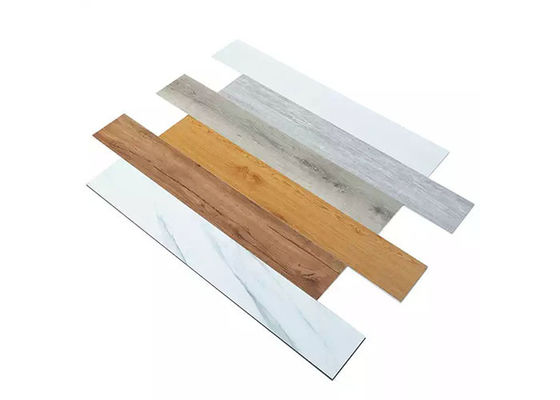 La planche intérieure de vinyle couvrent de tuiles parqueter le plancher en plastique imperméable de vinyle de PVC