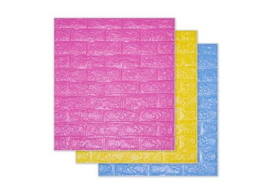 Autocollant blanc de mur de mousse du PE 3D des panneaux de mur de PE 70x77cm pour la décoration à la maison