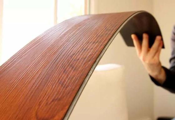 Planche en bois SPC de vinyle de texture parquetant le clic artificiel de noyau en plastique en pierre de 1220x180mm