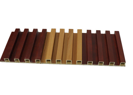 Le panneau de mur en bois de Wpc d'auvent de grain 195 * 25 * 2900mm imperméabilisent pour la décoration intérieure