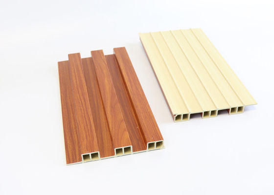 Panneau de mur composé en bois cannelé de Wpc imperméable pour la décoration intérieure