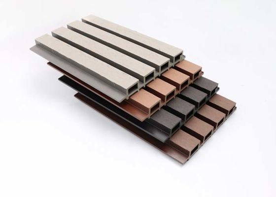 Extrusion extérieure en bois du revêtement Co de panneau de mur de l'extérieur WPC de grain ignifuge