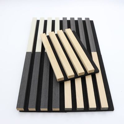 Panneau cannelé acoustique de grain en bois insonorisé pour la décoration intérieure