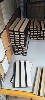 Panneau mural Wpc acoustique Panneau en ardoise en bois pour la décoration intérieure