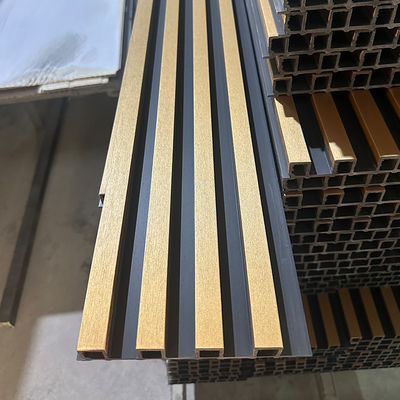 Panneau murale en WPC en bois à grains stratifiés pour intérieur