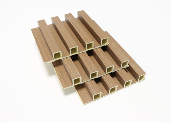 panneau de mur cannelé imperméable intérieur du panneau de mur de 15cmx9mm WPC 16.5cmx2.5cm