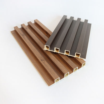Revêtement de revêtement composé en plastique cannelé de PVC de WPC de mur de panneau en bois d'intérieur intérieur de décor