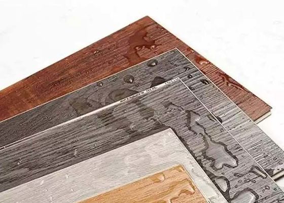 La planche intérieure de vinyle couvrent de tuiles parqueter le plancher en plastique imperméable de vinyle de PVC
