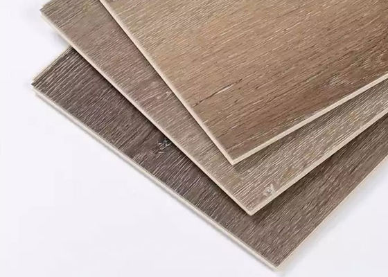 Plancher en bois imperméable ignifuge de serrure de PVC de couleur pour la décoration à la maison